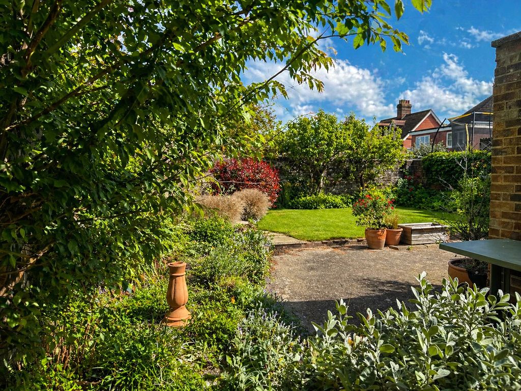 Property photo 2 of 15 Picture No. 27