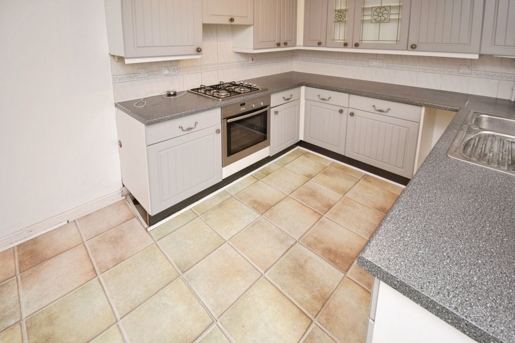 Property photo 3 of 23 Kitchen