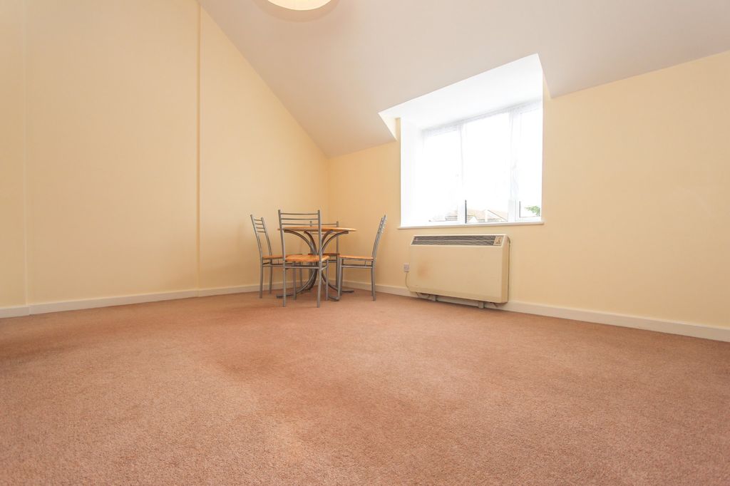 Property photo 2 of 9 Photo 02