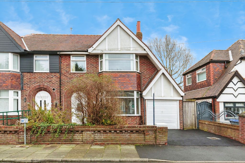 Property photo 1 of 11