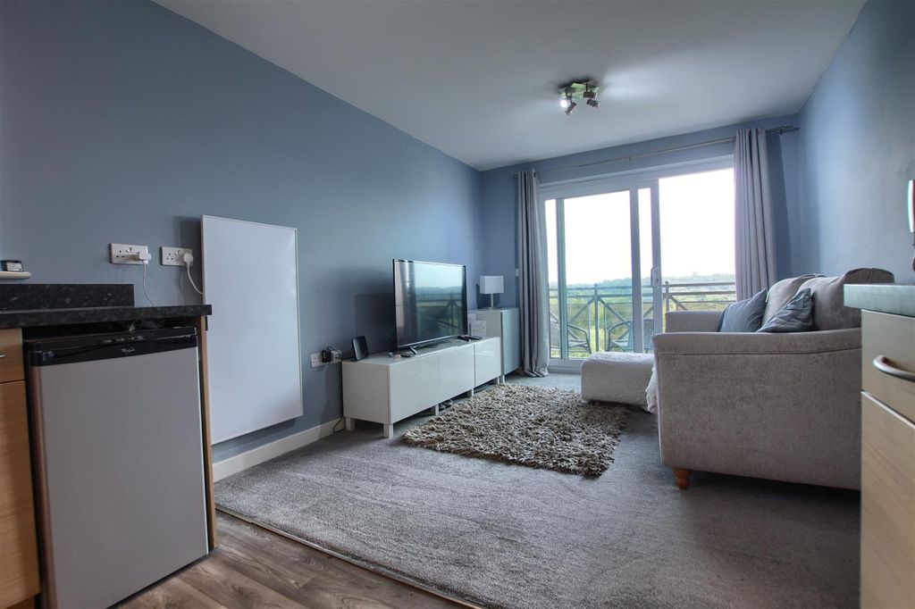 Property photo 2 of 9 Pr4.Jpg