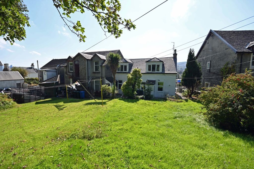 Property photo 2 of 19 4516302