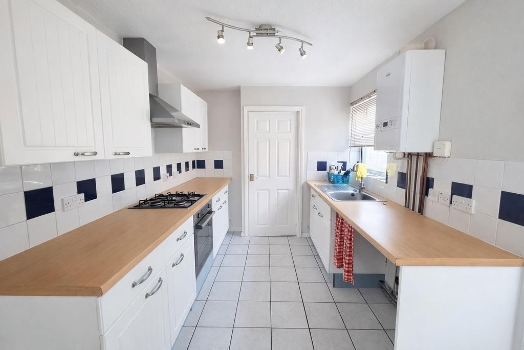 Property photo 2 of 9 Kitchen