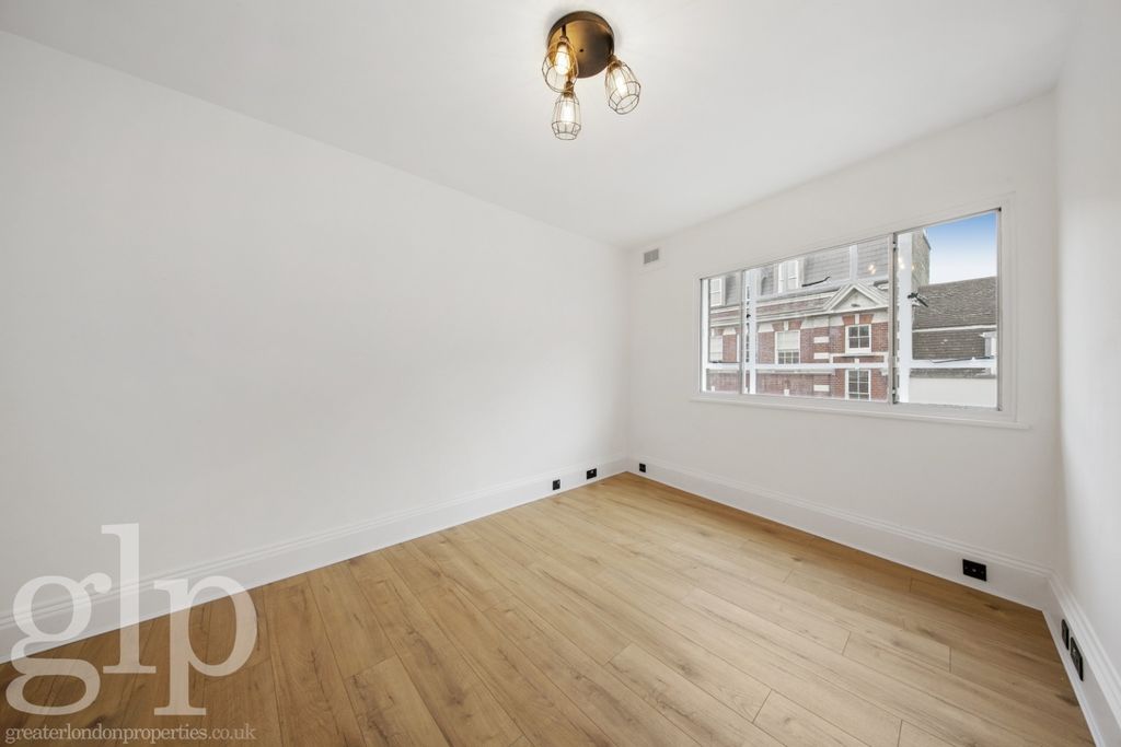 Property photo 2 of 13 987394