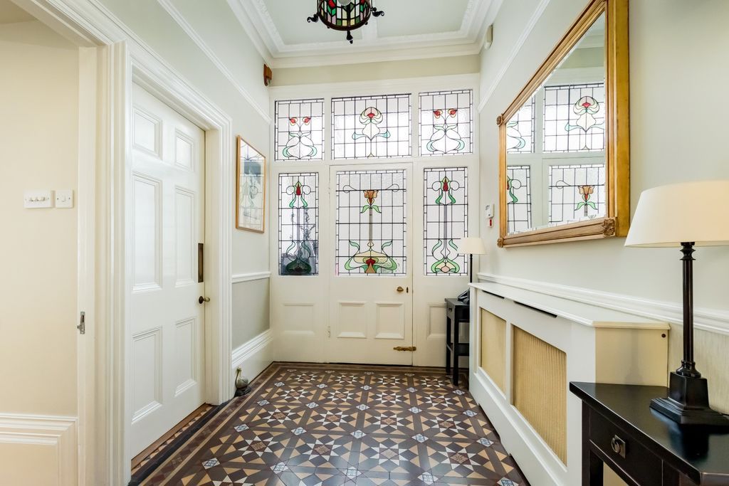 Property photo 3 of 16 Hallway