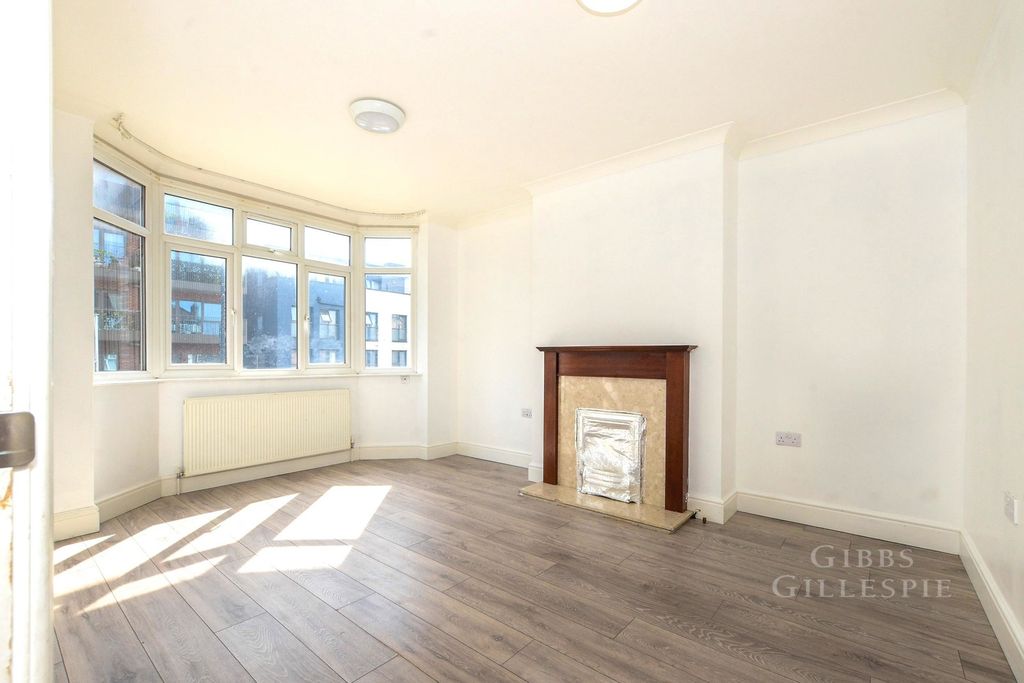 Property photo 2 of 16 Pbox-Img.Jpg