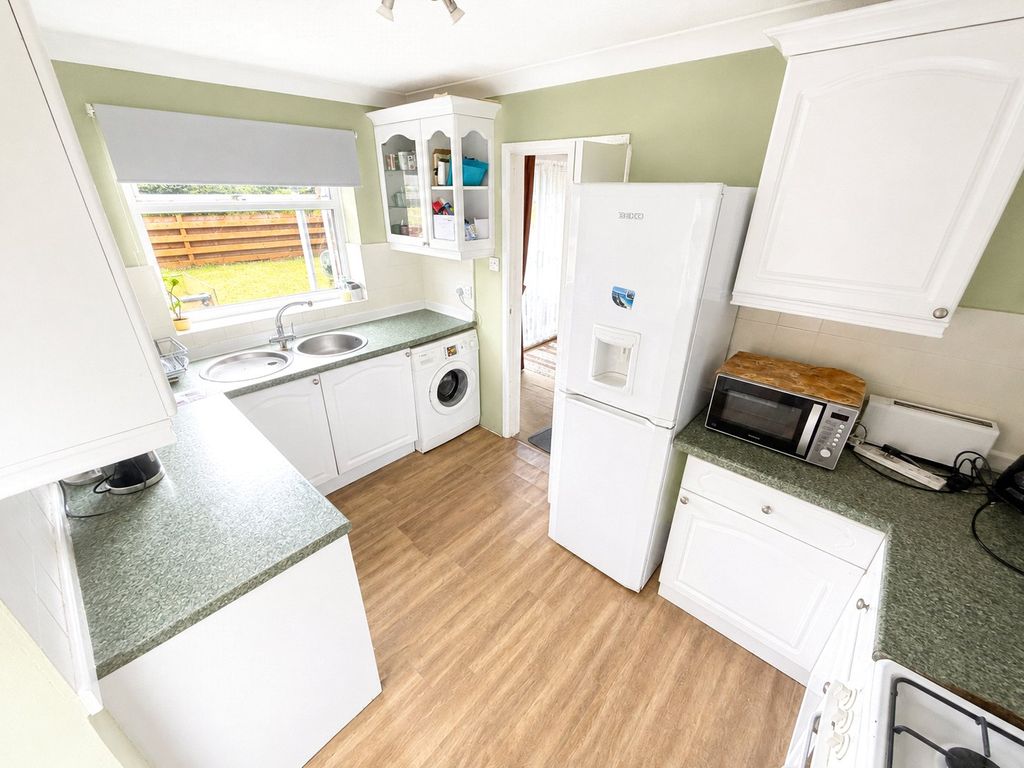 Property photo 2 of 12 Kitchen