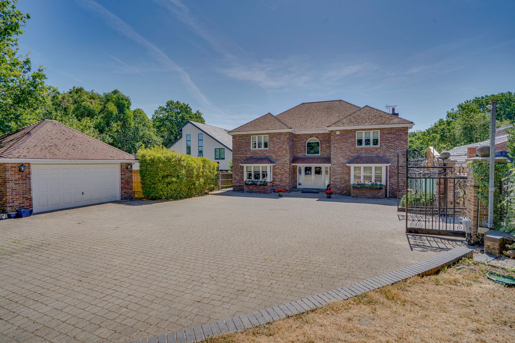 Property photo 1 of 35 An Exceptional Residence In A Semi-Rural Setting