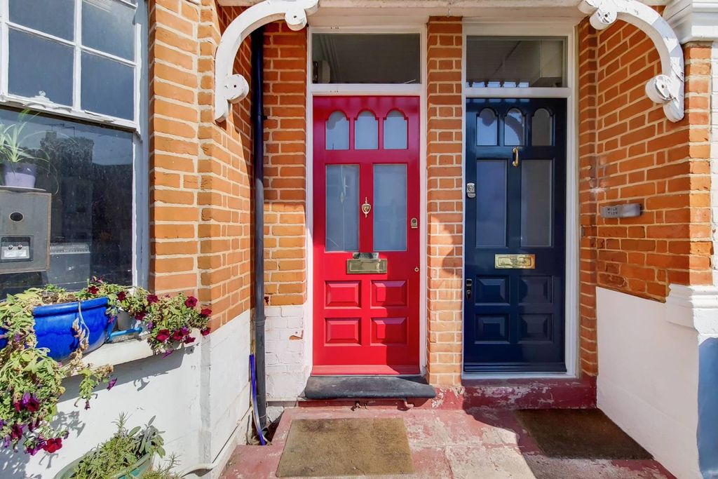 Property photo 3 of 12
