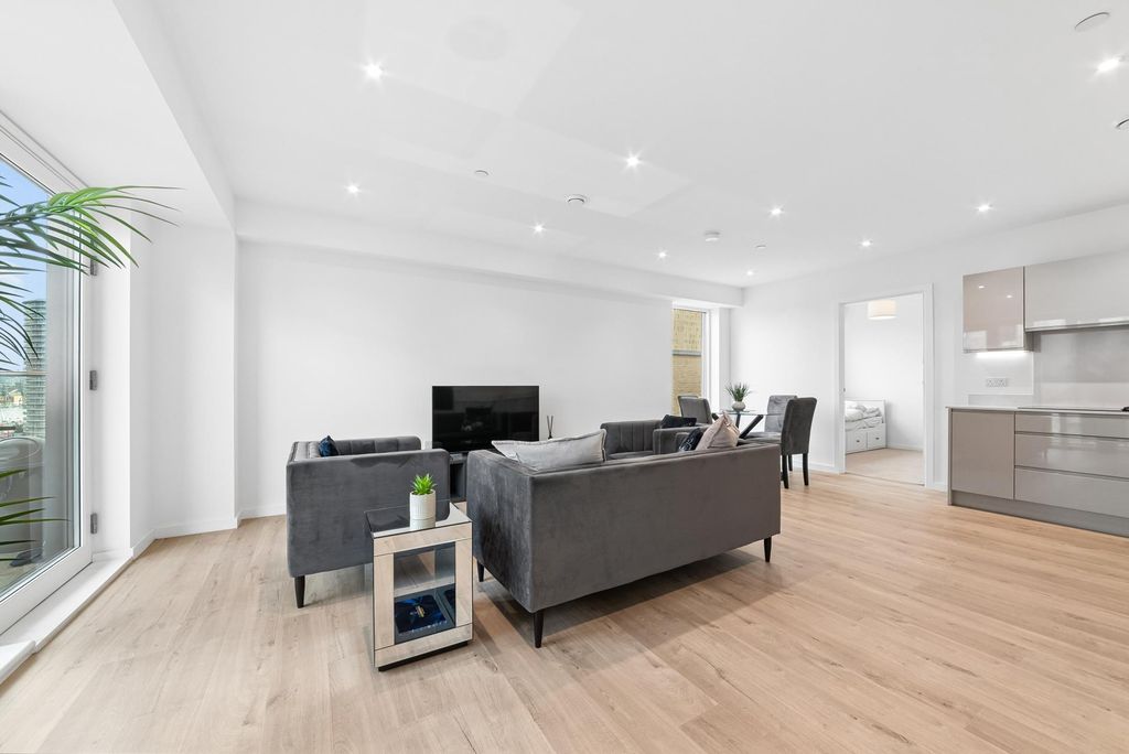 Property photo 2 of 18