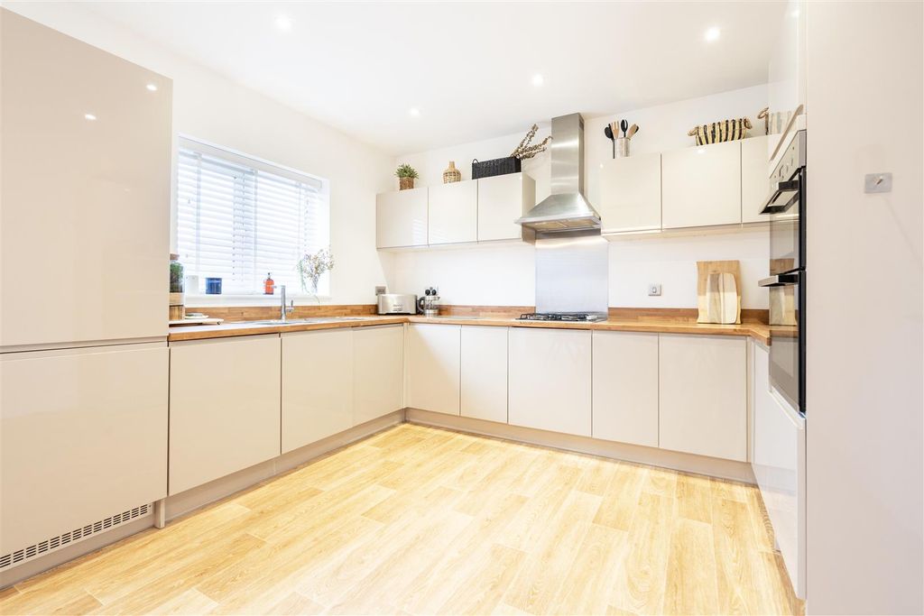 Property photo 3 of 9 Kitchen / Diner