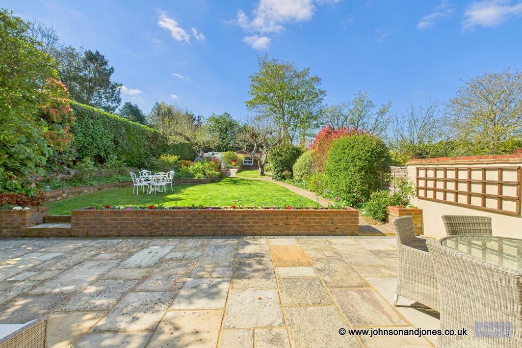 Property photo 3 of 51 3 Garden.Jpg