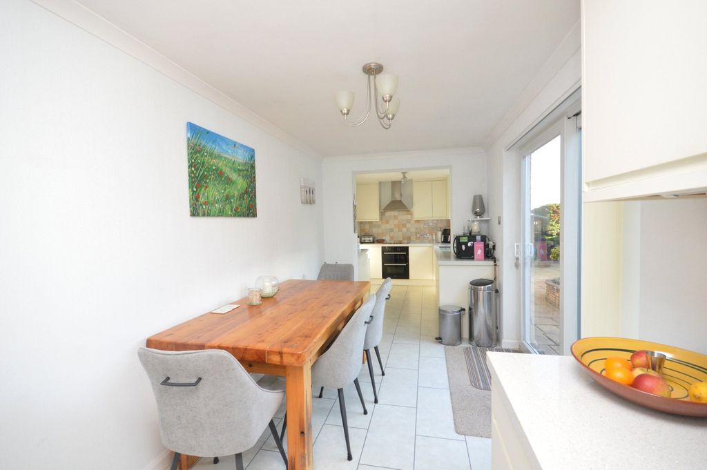 Property photo 3 of 17 Kitchen/ Dining Room