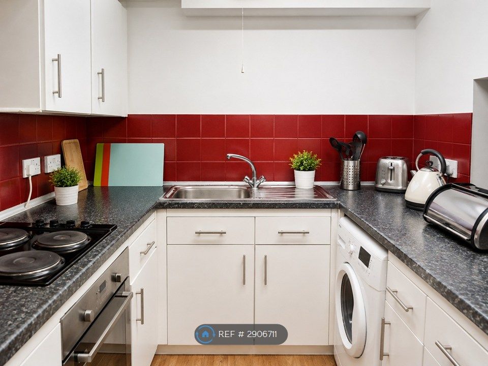 Property photo 2 of 5 Kitchen