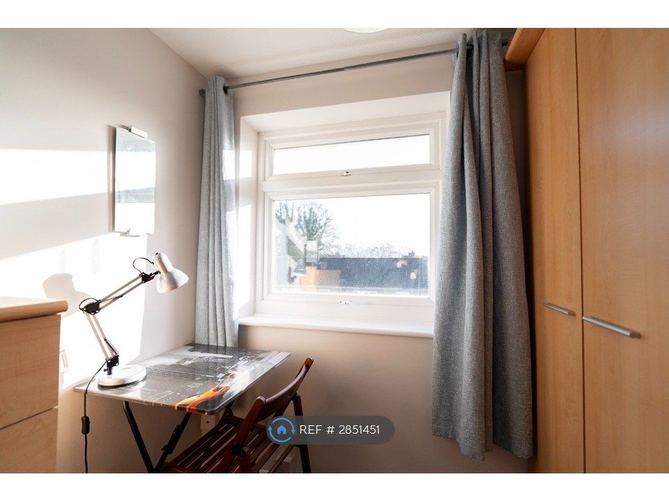 Property photo 3 of 15 Room 6