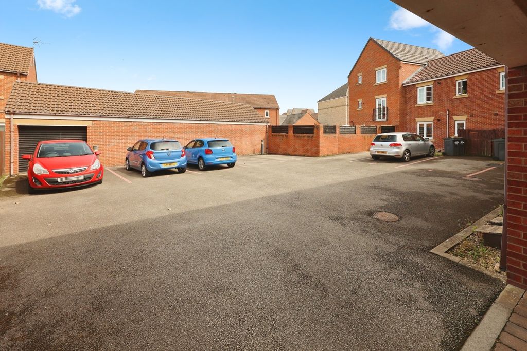Property photo 3 of 9 Pbox-Street_Scape-321585.Jpg