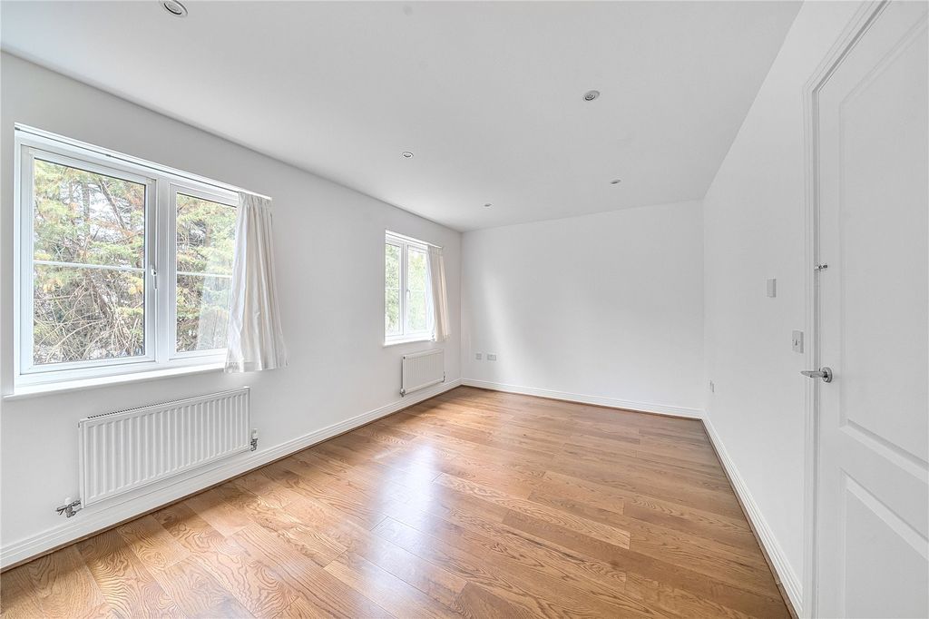 Property photo 3 of 21 Picture No. 02