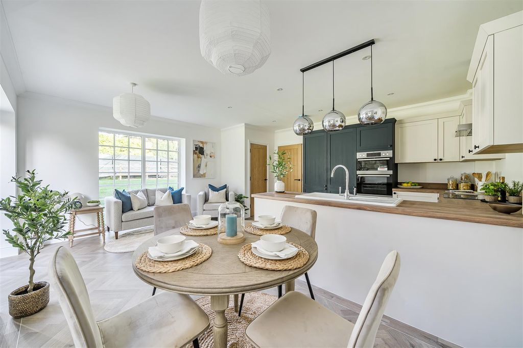 Property photo 2 of 18 Kitchen/Dining Room