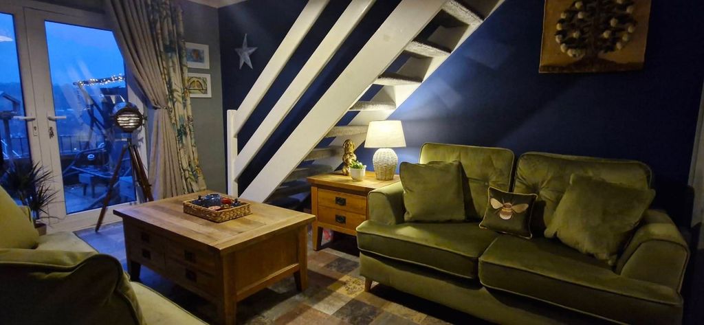 Property photo 3 of 35