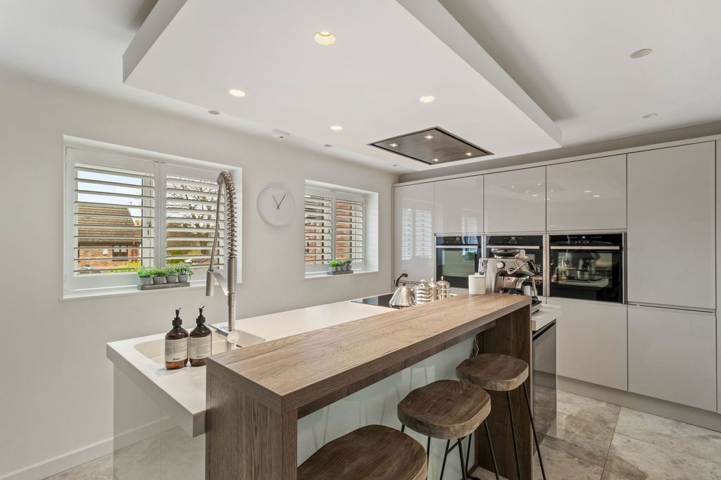 Property photo 3 of 27