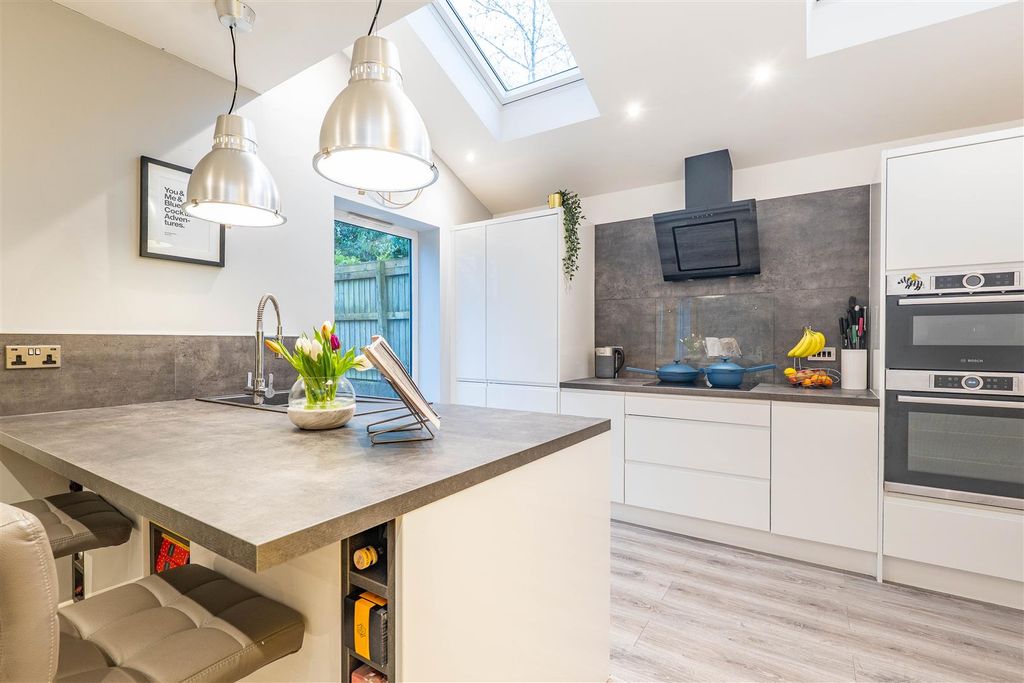 Property photo 3 of 35 Lounge/Kitchen