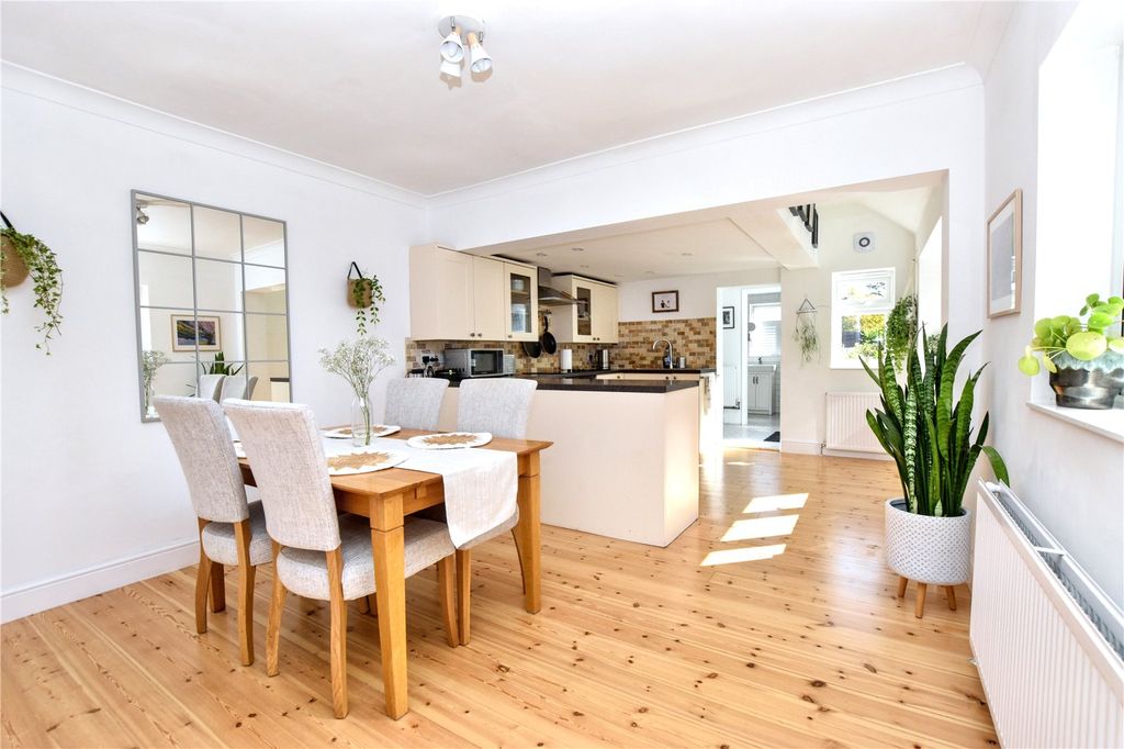 Property photo 1 of 18 Picture No. 04