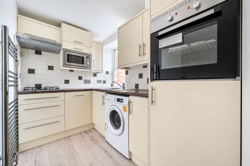 Property photo 3 of 8 Kitchen