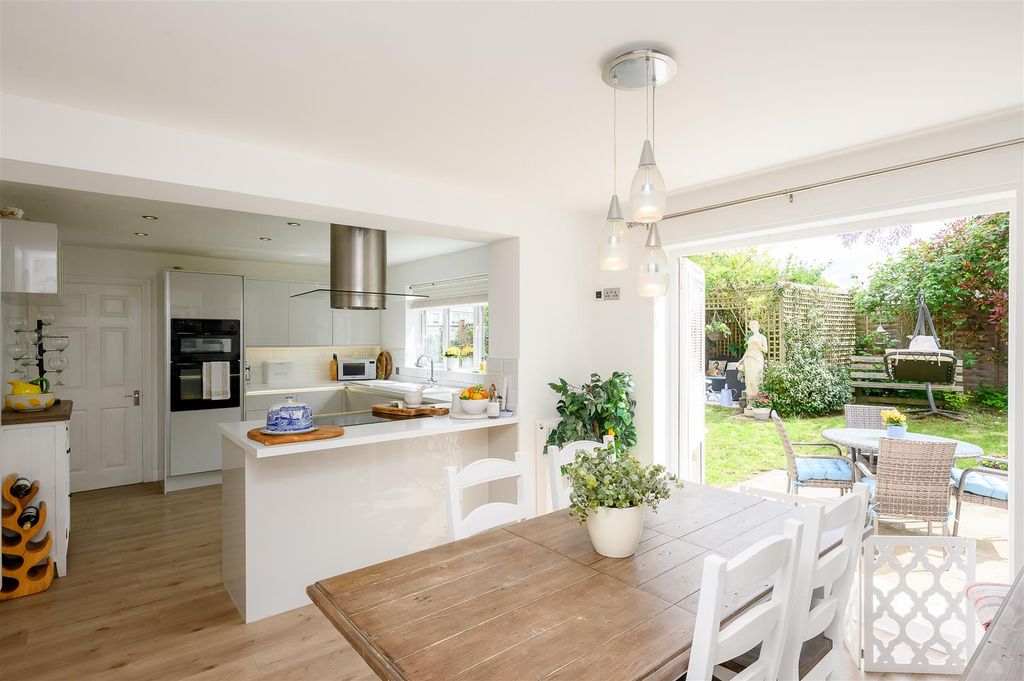 Property photo 2 of 31 Kitchen Diner