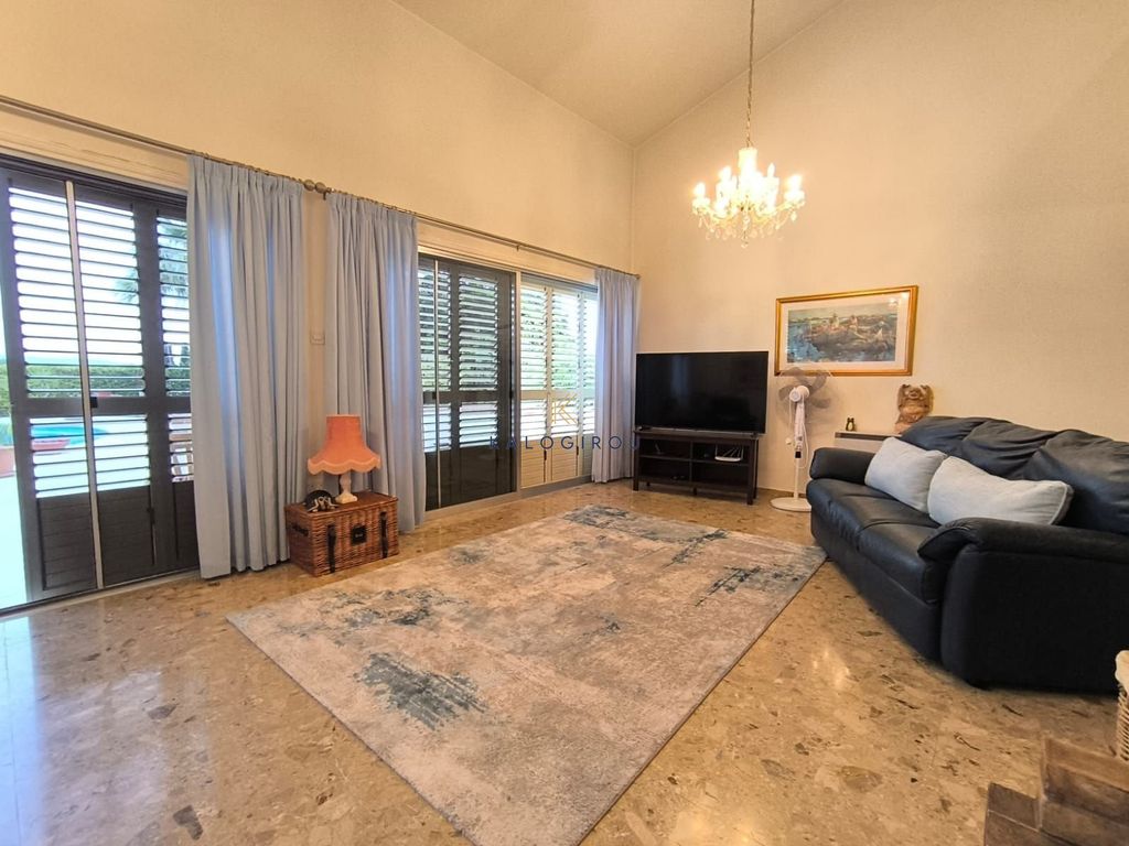 Property photo 2 of 38