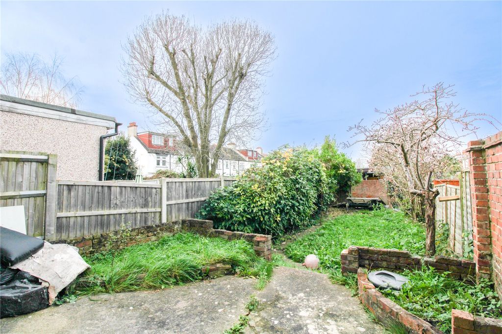 Property photo 2 of 7 Picture No. 12