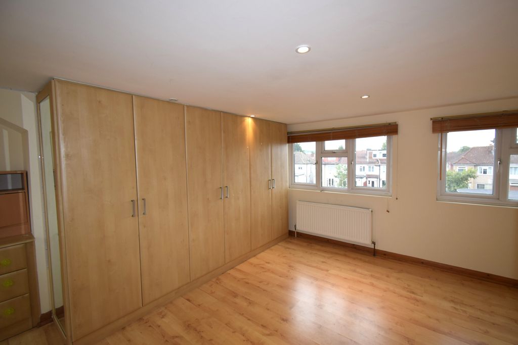 Property photo 1 of 12 Loft Room