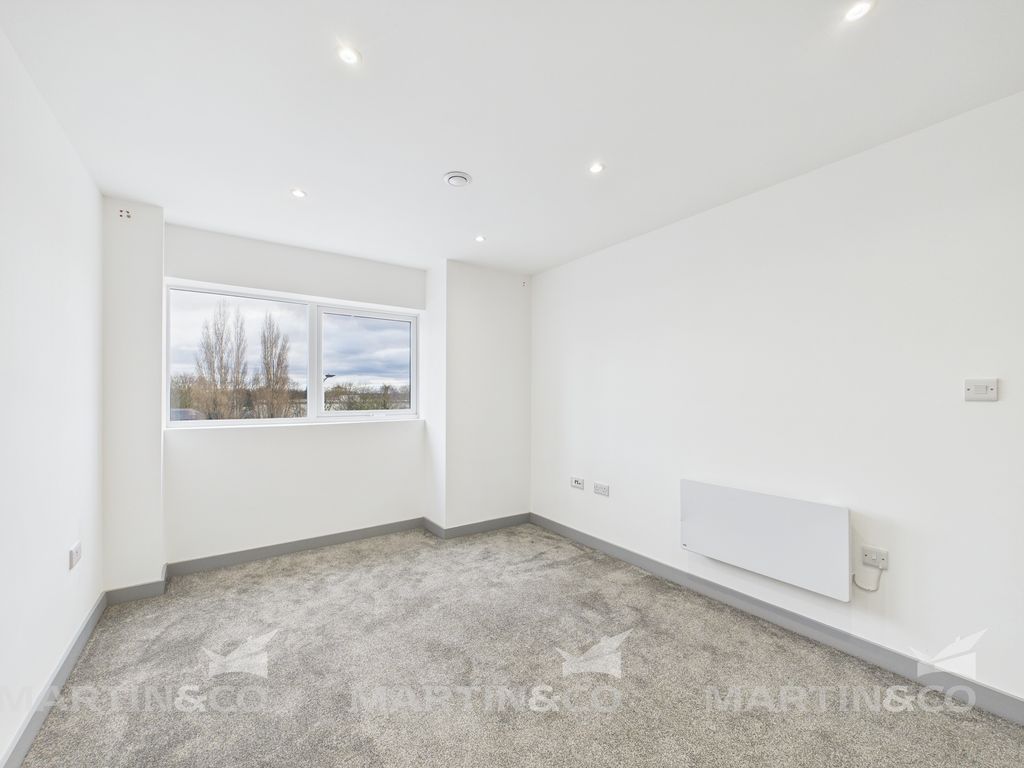 Property photo 3 of 6 Cam02406G0-Pr0423-Still003