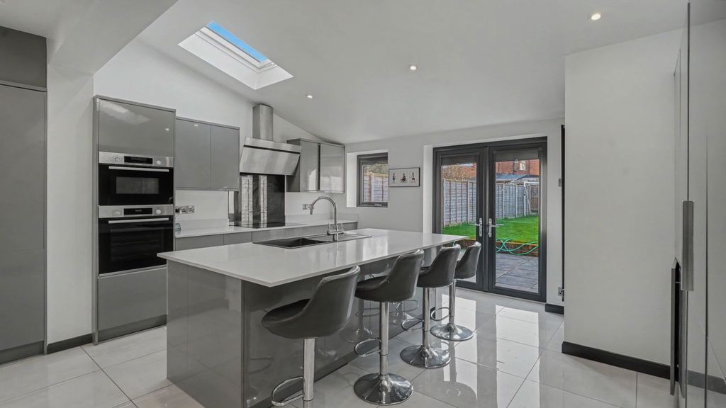 Property photo 2 of 23