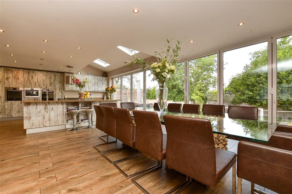 Property photo 2 of 21 Kitchen / Dining Area