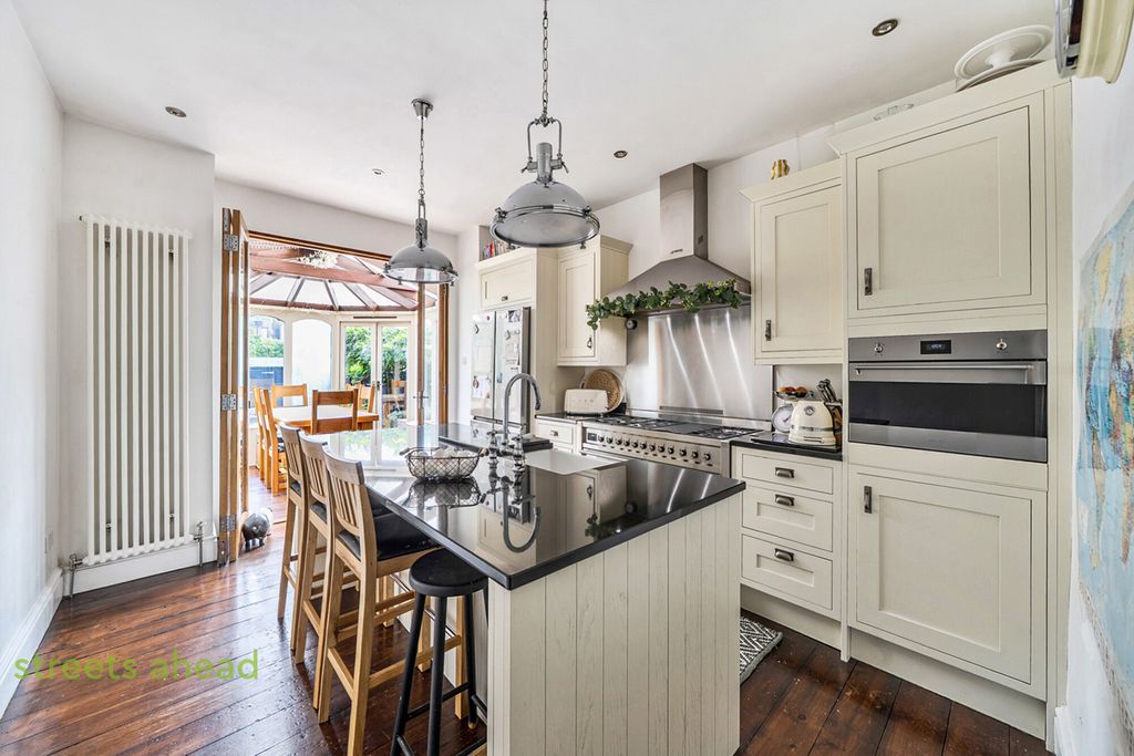 Property photo 3 of 19 13Bf380d-d2c0-4Ec...