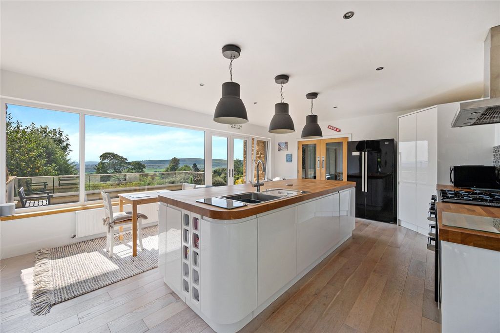 Property photo 2 of 19 Kitchen