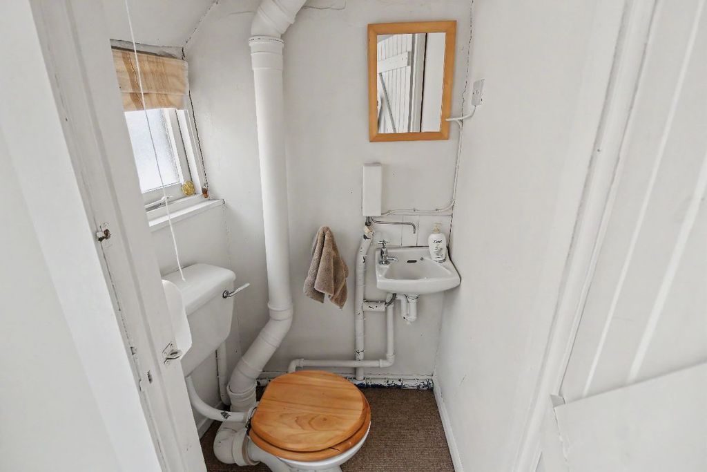 Property photo 3 of 21