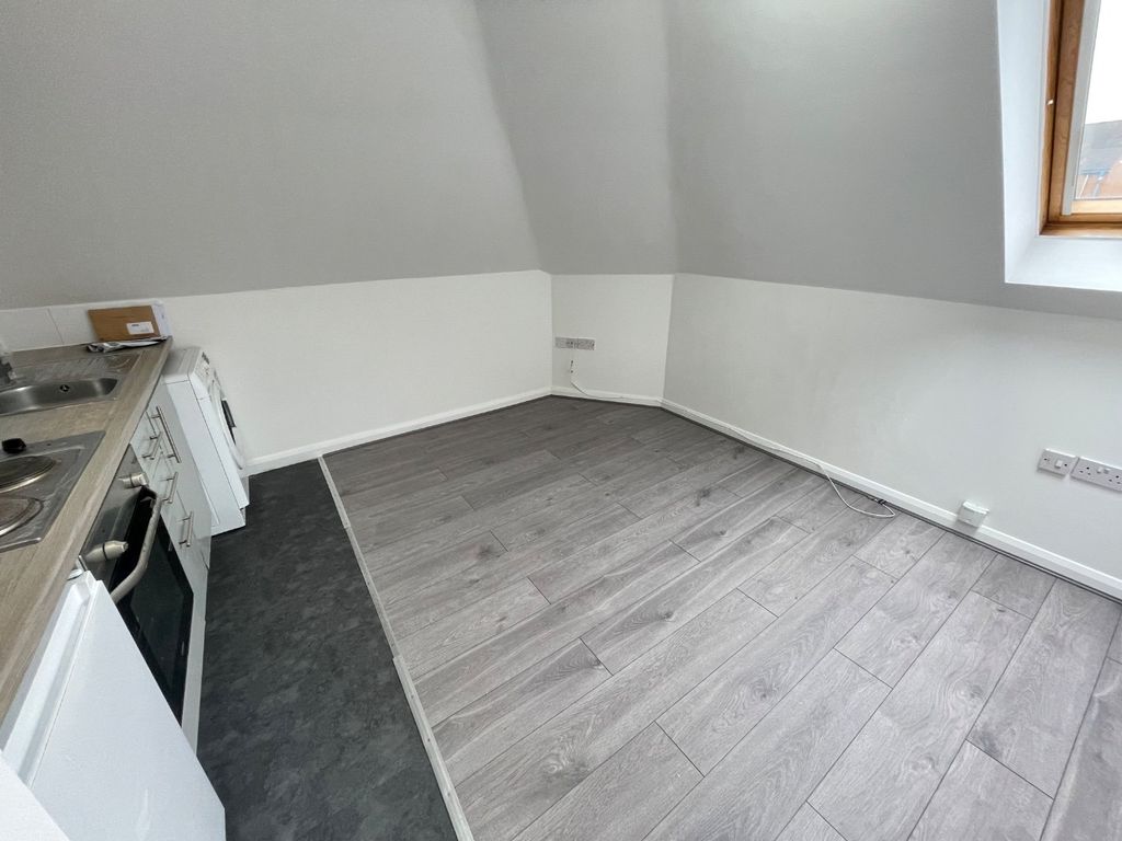 Property photo 3 of 6 5030804