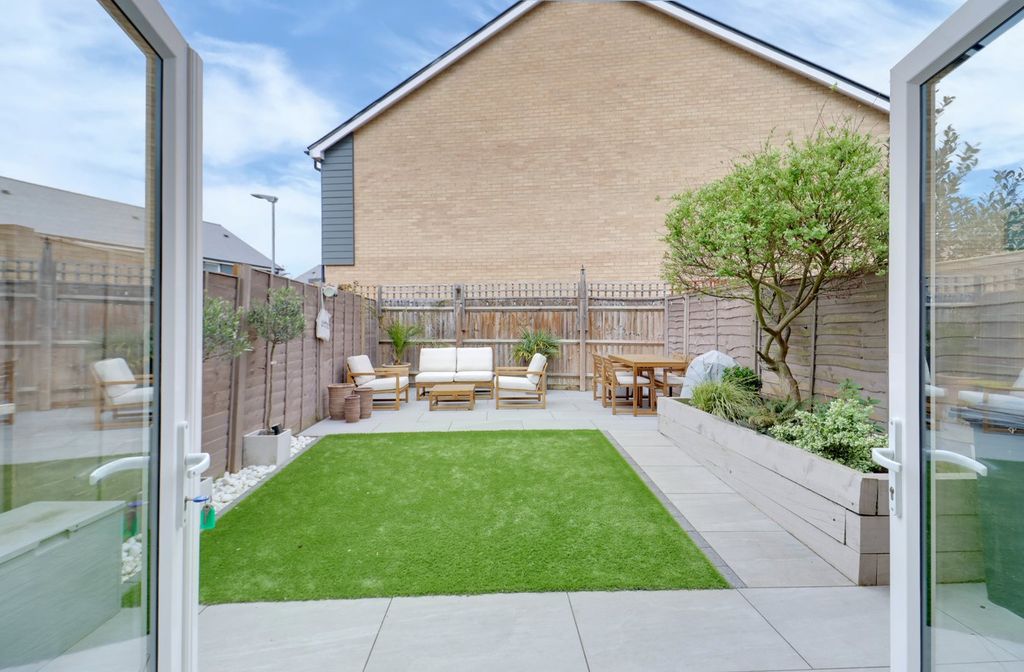 Property photo 3 of 23