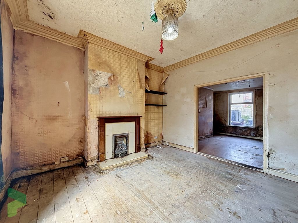 Property photo 2 of 21 Sitting Room