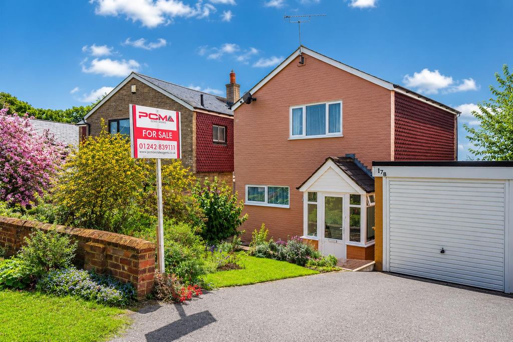 Property photo 1 of 32 475E7B9E-8c14-446E-8448-9A533Db47F6A.Png