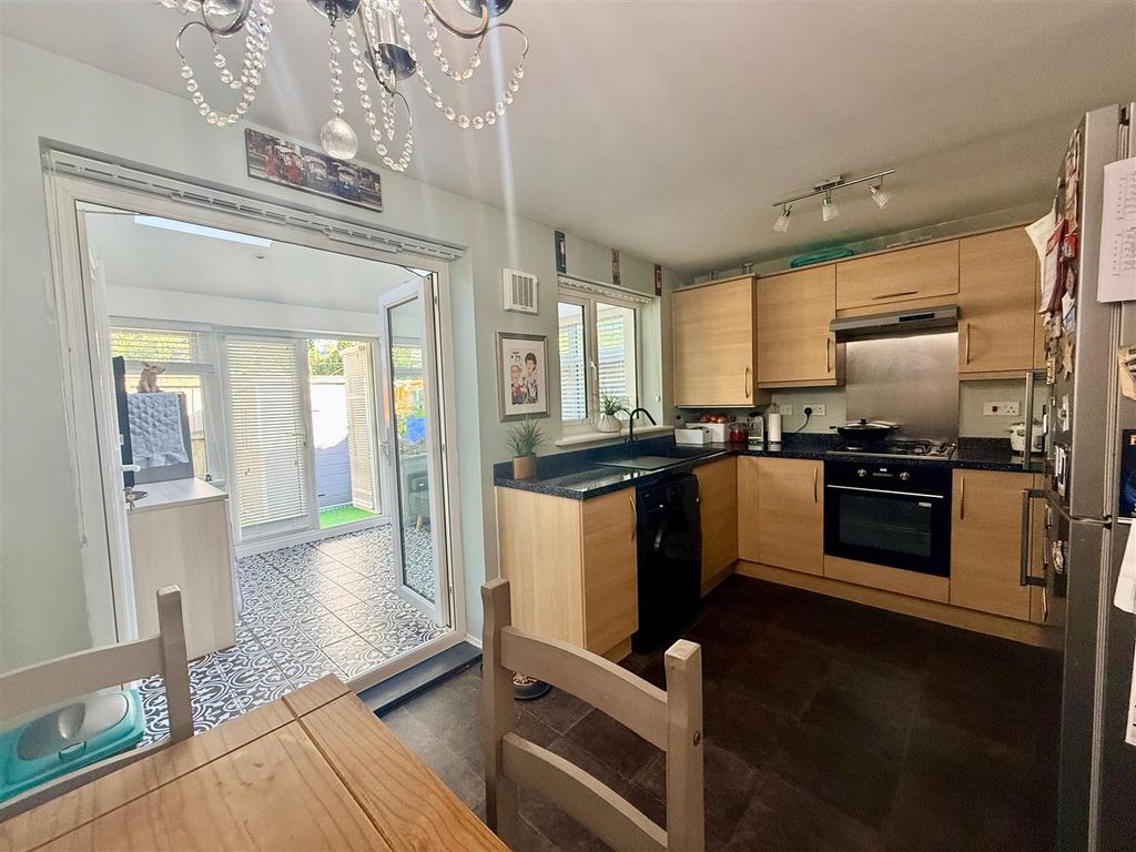 Property photo 3 of 11 Kitchen/Diner
