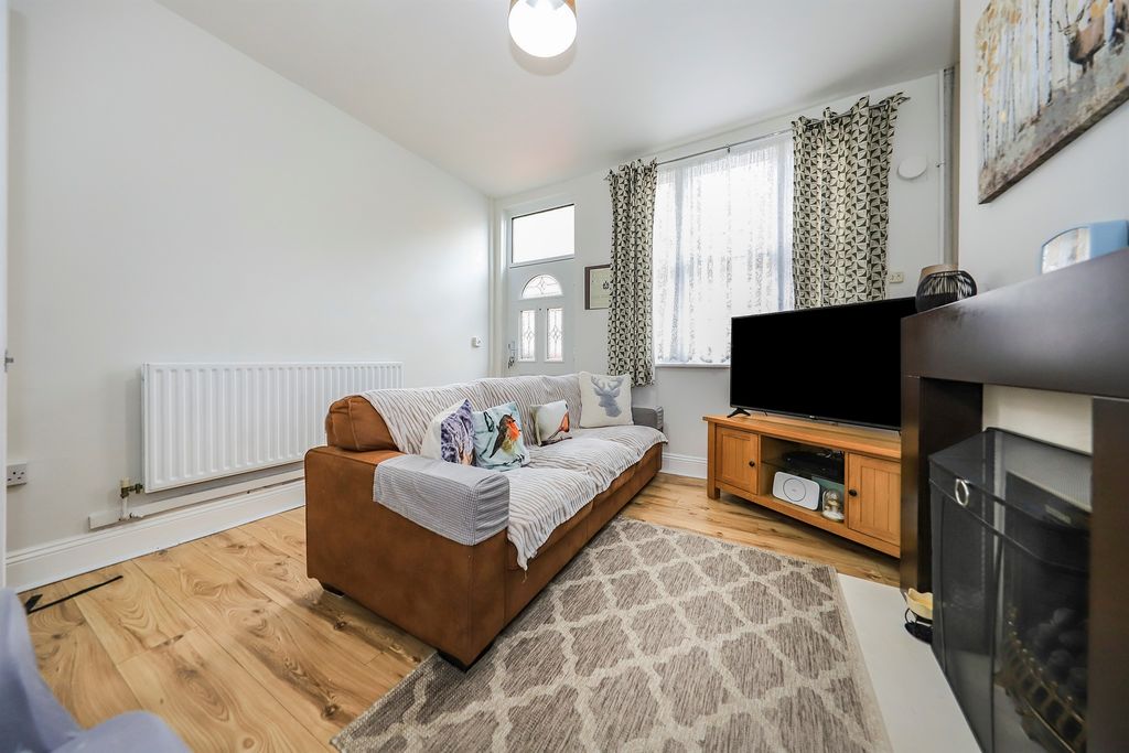 Property photo 2 of 17
