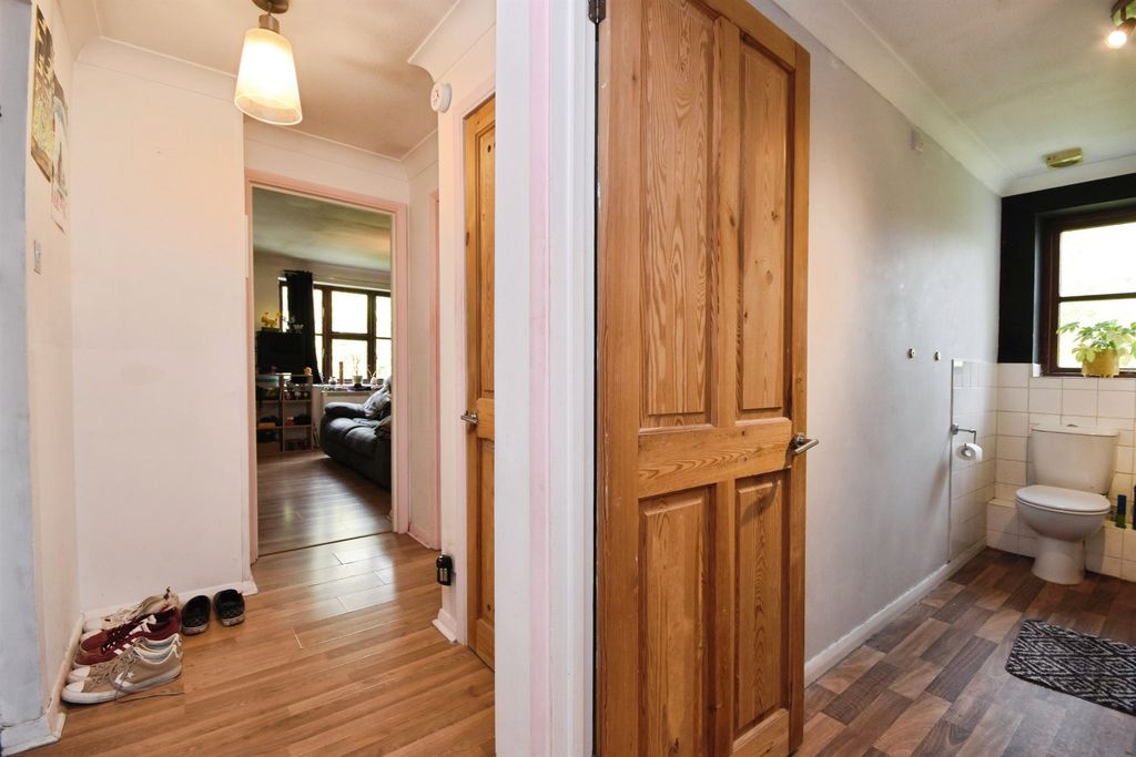Property photo 2 of 9