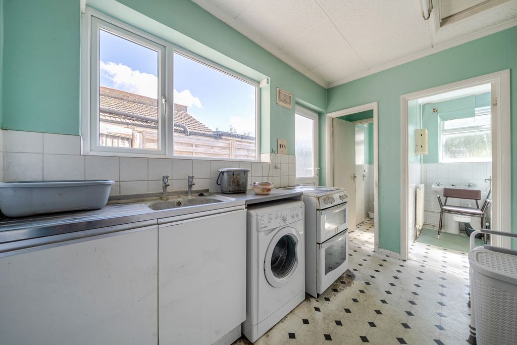 Property photo 2 of 20 1520138-11-6Aa3E7...
