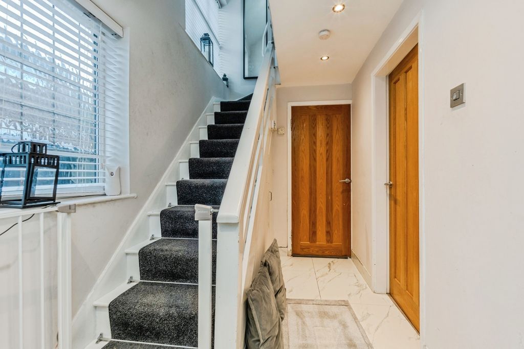 Property photo 2 of 23 Pbox-Img.Jpg