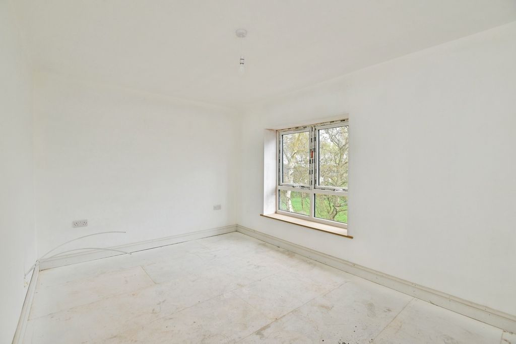 Property photo 3 of 21 Pbox-Img.Jpg