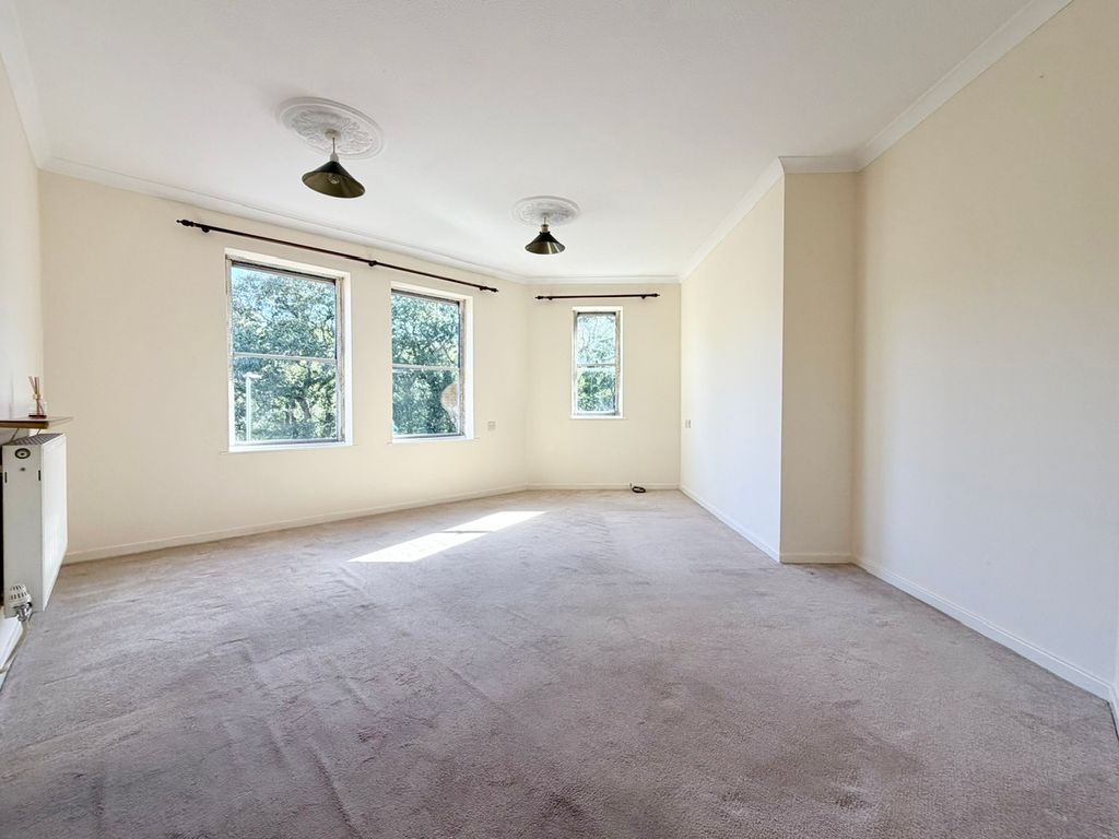 Property photo 2 of 10 Living Room