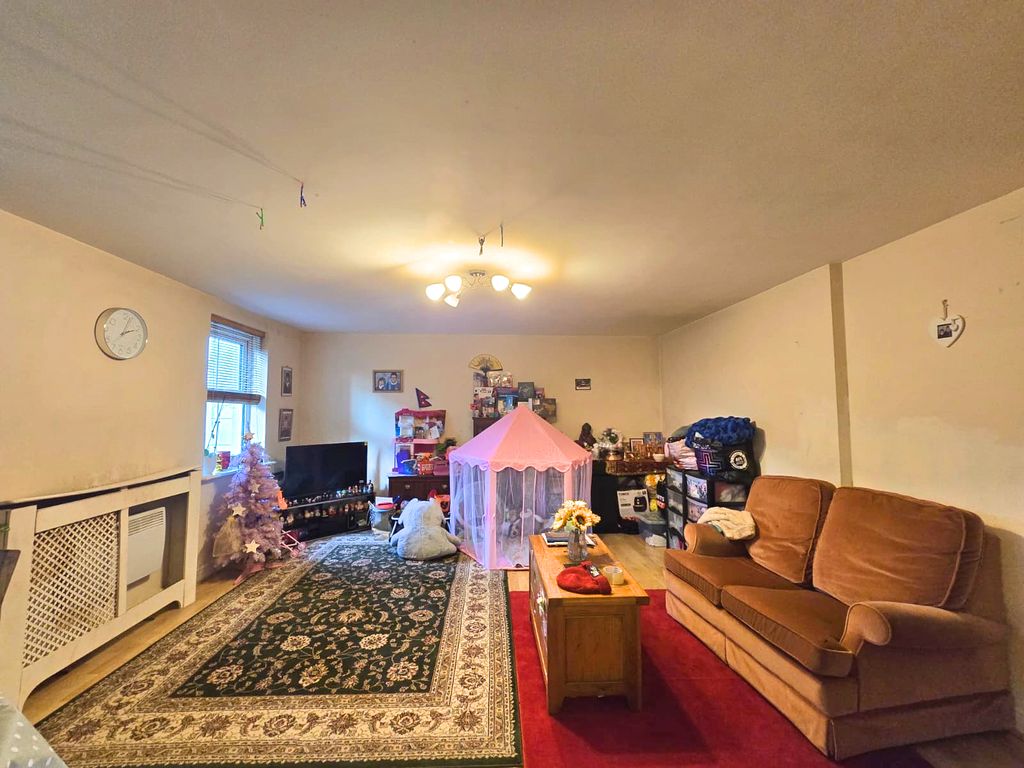 Property photo 3 of 6