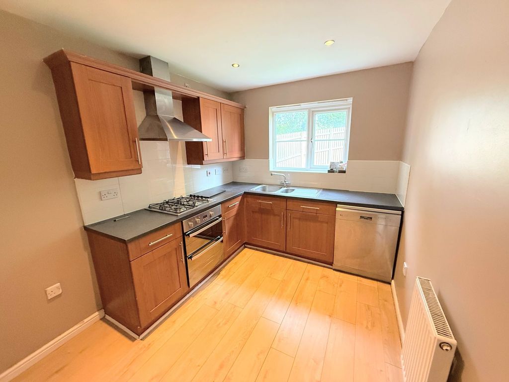 Property photo 3 of 32
